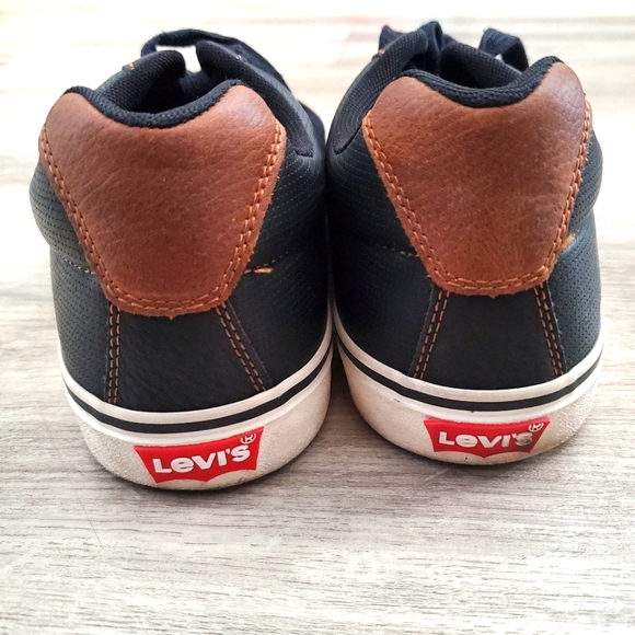 Men's Levi's Shoes - Picture 5 of 6